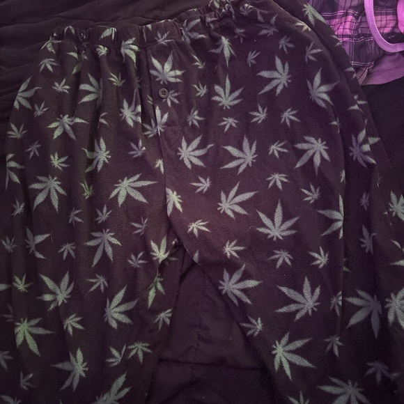 🍃 pj’s - Picture 1 of 1